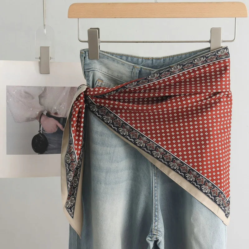 Pañuelo Cintura Cuadros Rojo, usado a la cintura como accesorio elegante y sofisticado