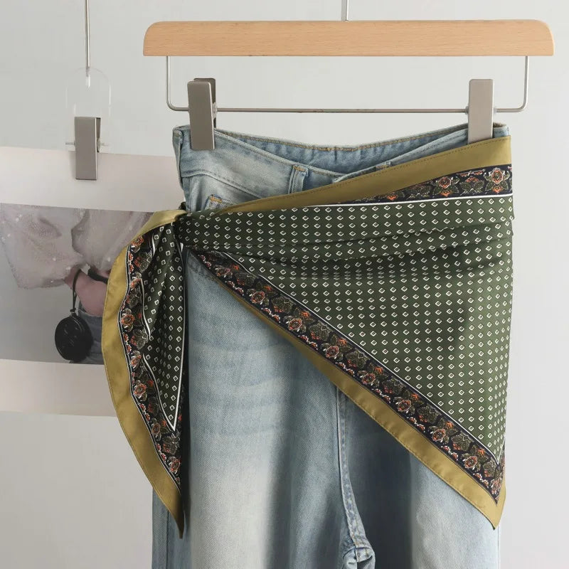 Pañuelo Cintura Cuadros Verde, usado a la cintura como accesorio elegante y sofisticado