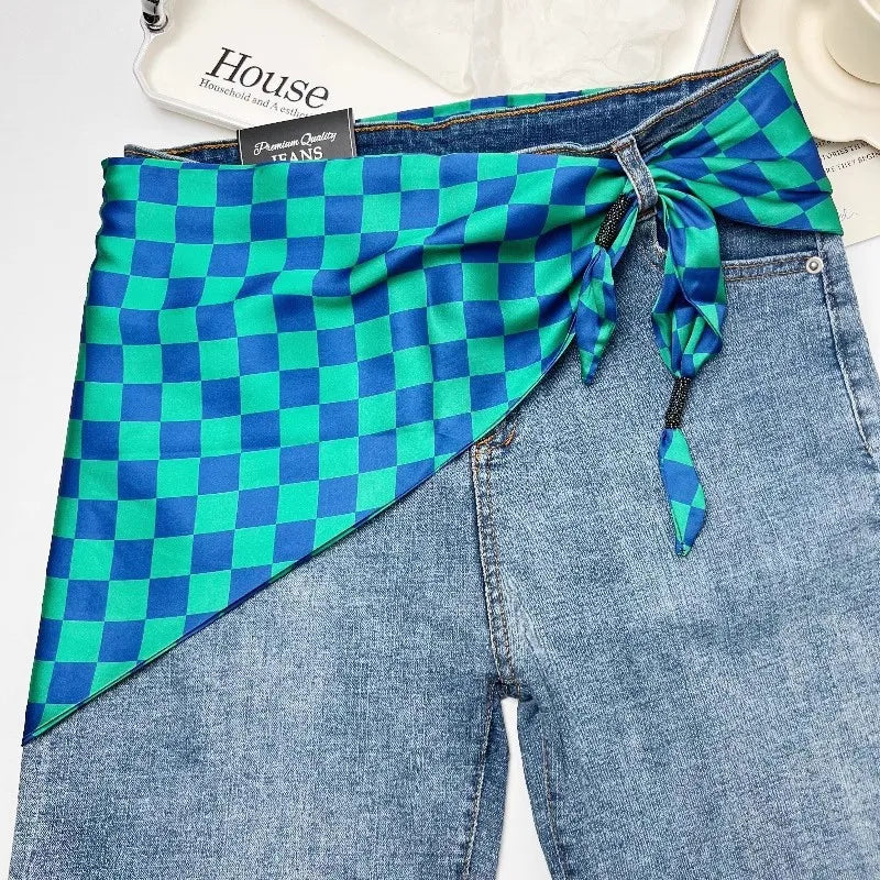 Pañuelo Cintura Cuadros Verde, usado a la cintura como accesorio elegante y sofisticado