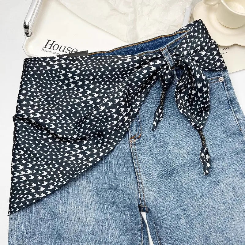 Pañuelo Cintura Floral Negro, usado a la cintura como accesorio elegante y sofisticado