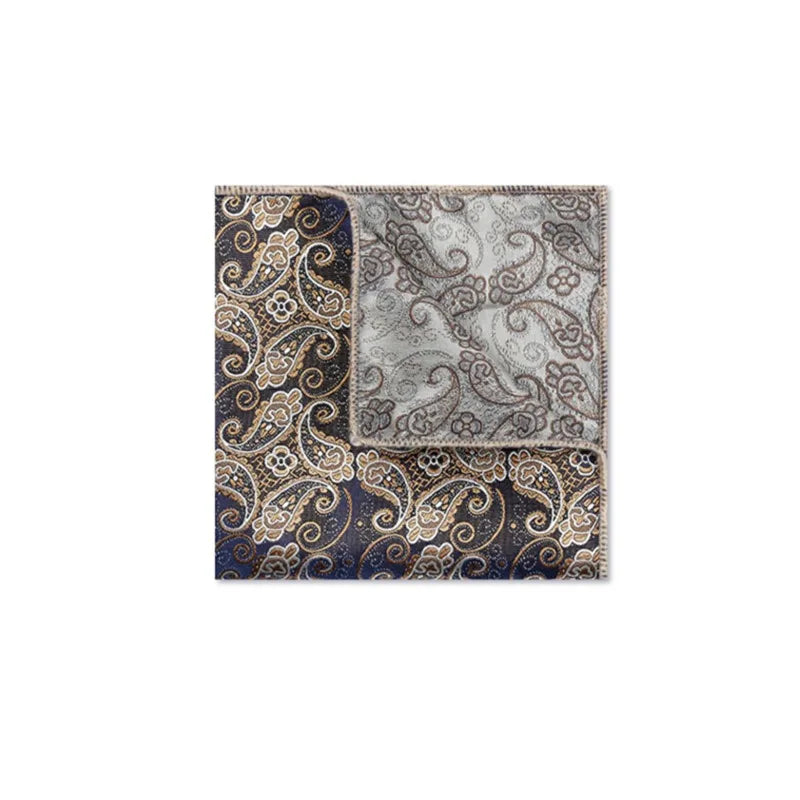 Pañuelo de Bolsillo Paisley Gris Azulado, llevado en el bolsillo de una chaqueta elegante con acabado cuidado para mujer