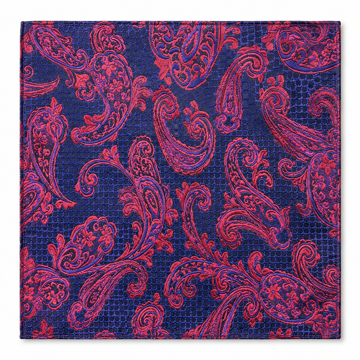 Pañuelo de Bolsillo Paisley Rosa, llevado en el bolsillo de una chaqueta elegante con acabado cuidado