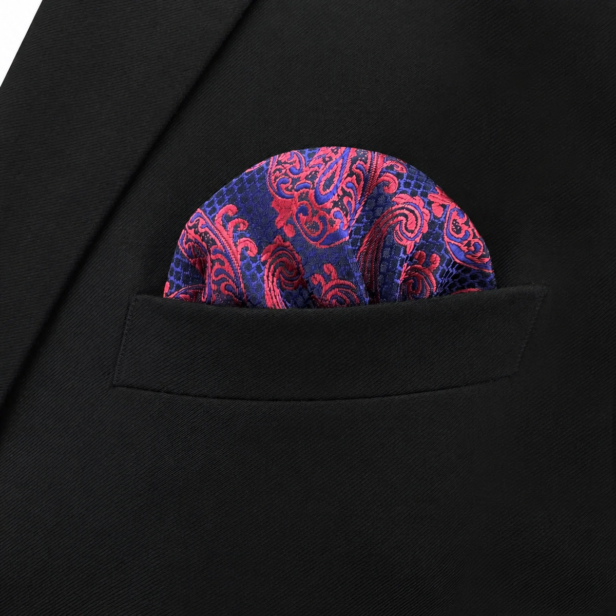 Pañuelo de Bolsillo Paisley Rosa, llevado en el bolsillo de una chaqueta elegante