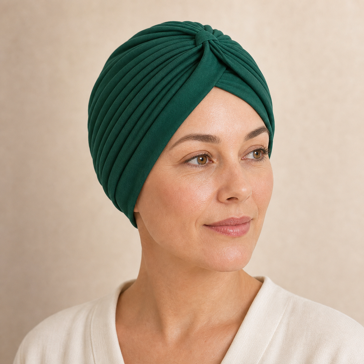 Pañuelo set de Gorros Turbante Multicolor, llevado por modelo en una composición
